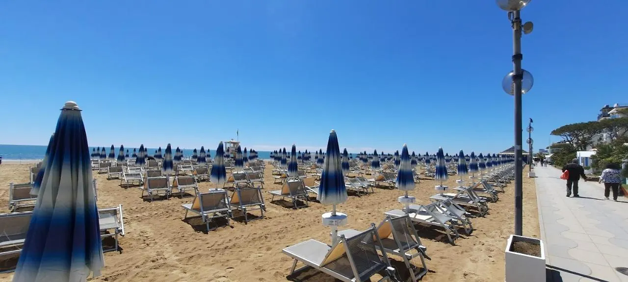 Hotel Parioli Лидо-ди-Езоло 3*,